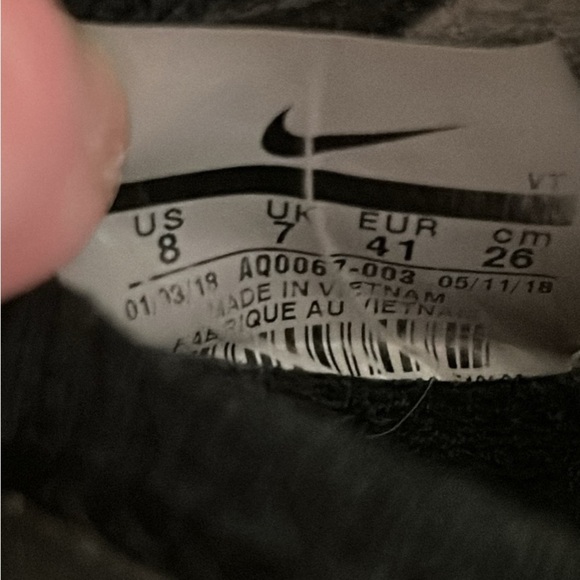 Nike Men's Black Athletic Sneakers - Picture 5 of 7